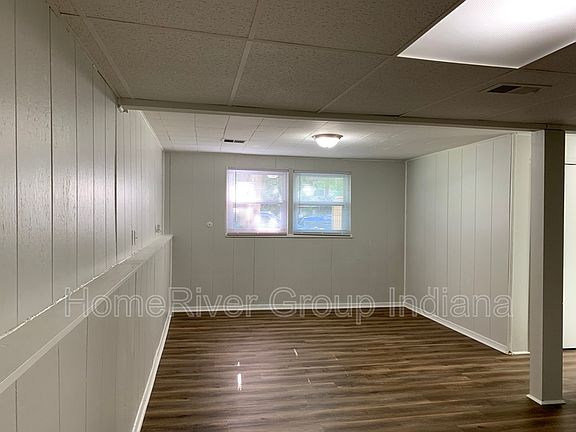 3rd image of 1411 N Mutz Dr