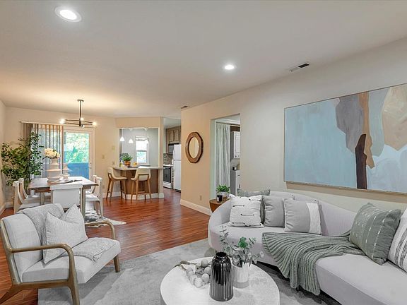 5th image of 598 Ironwood Ter APT 4
