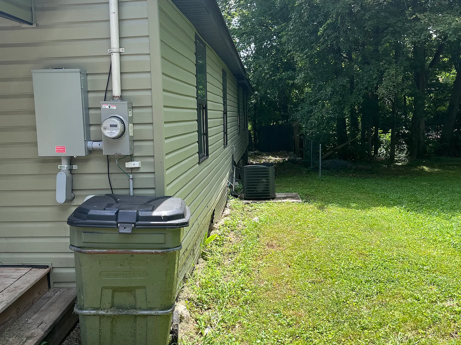 3 bed, 1000 sqft, $1,100 — Photo 2