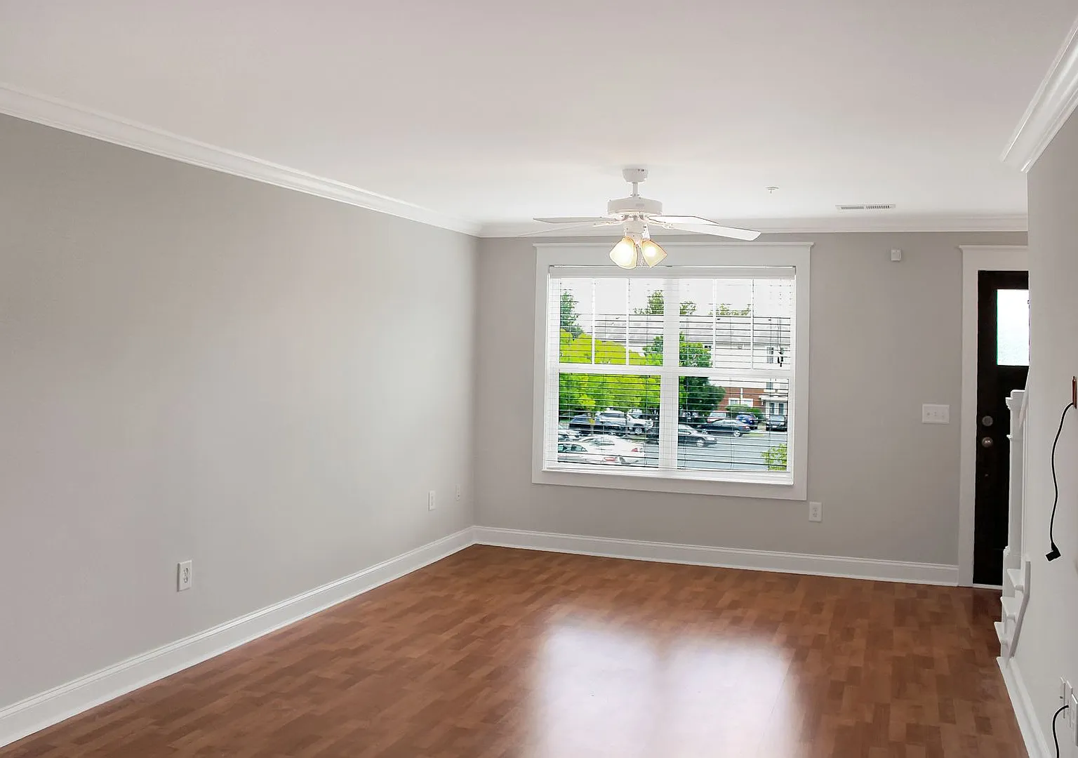 2 bedroom condo in gated community — Photo 4