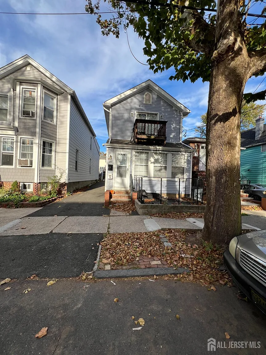 89 Ivy St photo 1
