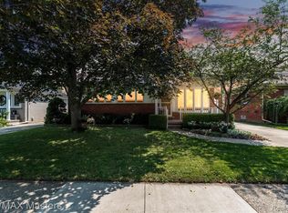 29525 Tamarack Dr, Flat Rock, MI 48134