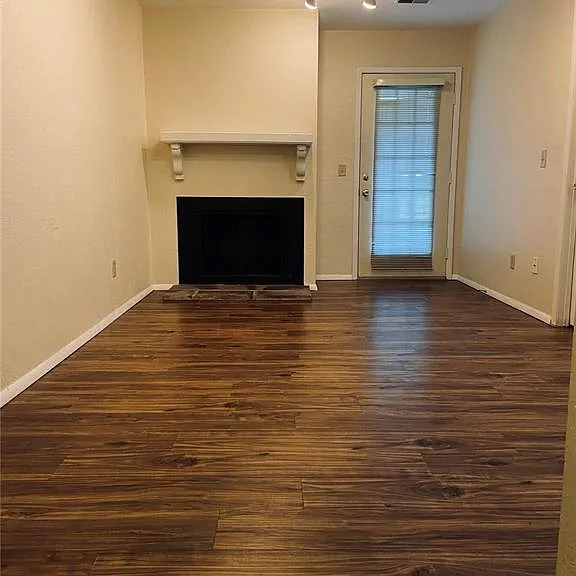 131 Ashley Dr — Photo 2