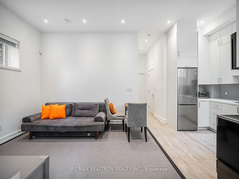 10 Katherine Rd #LOWER — Photo 11
