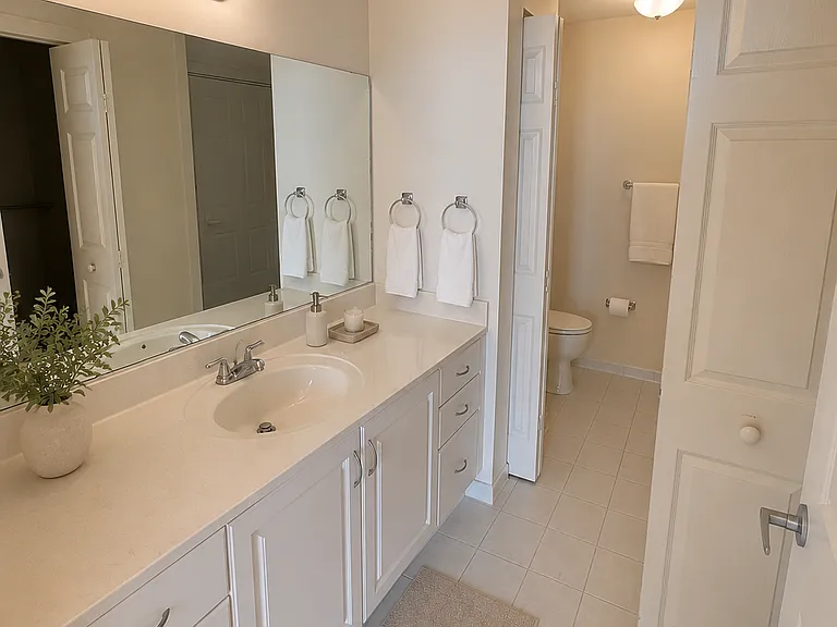 215 SW 42nd Ave #1005 — Photo 11