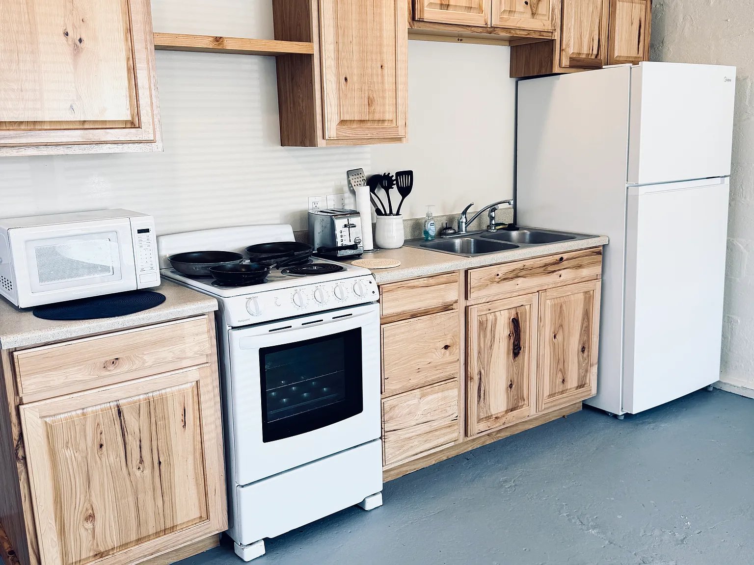 Studio, 500 sqft, $895 — Photo 3