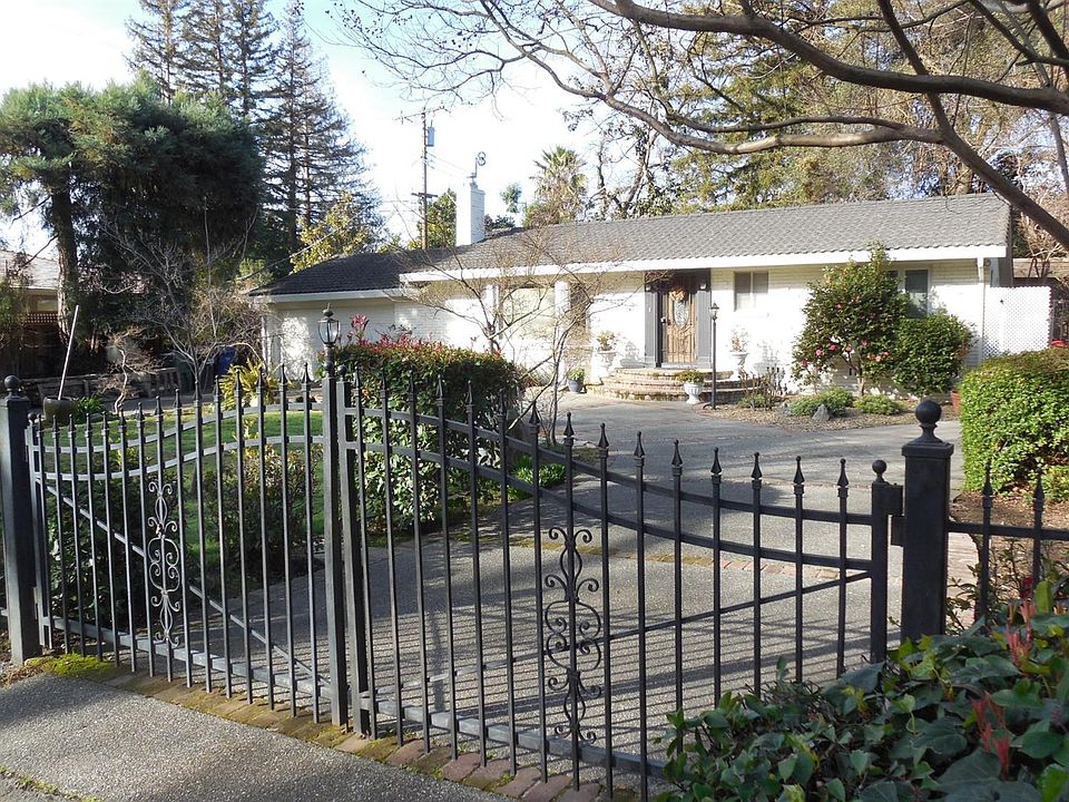 2nd image of 3117 Montclaire St