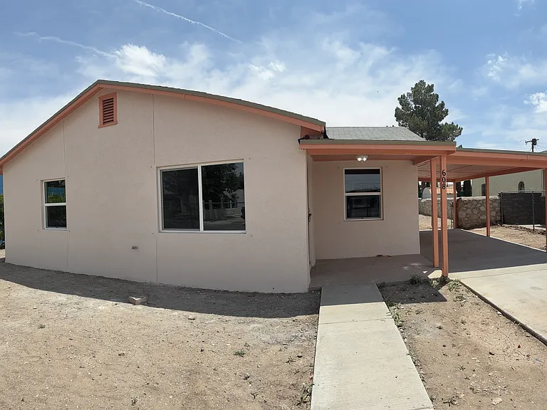 608 Barcelona Dr — Photo 2