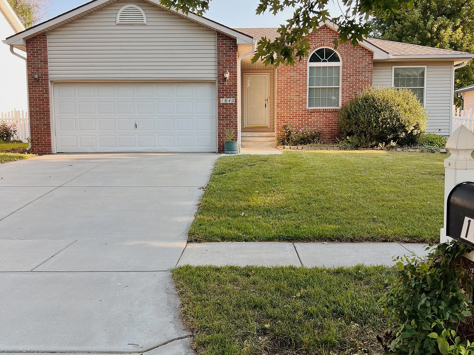 4 bed, 2089 sqft, $2,600 — Photo 1