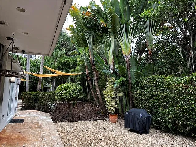 2301 S Miami Ave — Photo 22