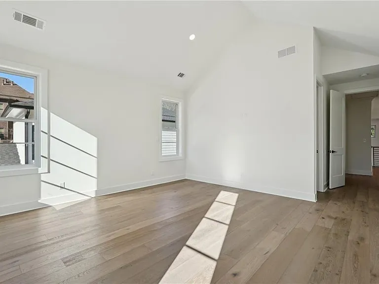 120 Thome Dr — Photo 58