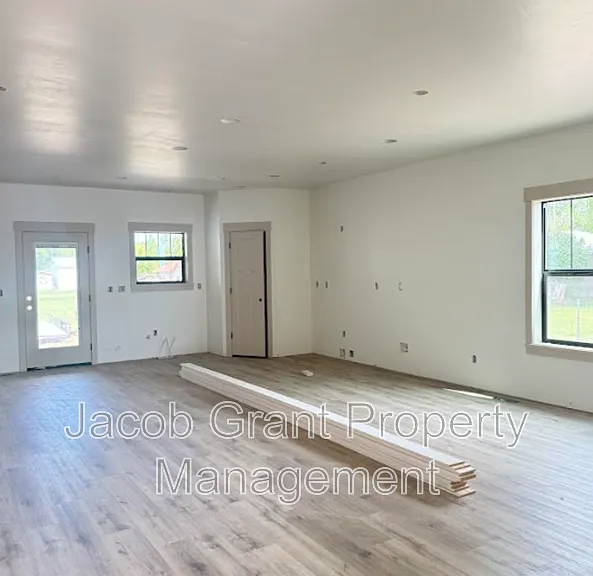 654 N 3511 E #1 — Photo 2