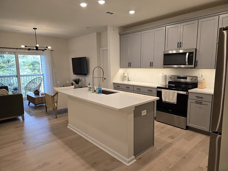 2 Winslow Ln #410 — Photo 8