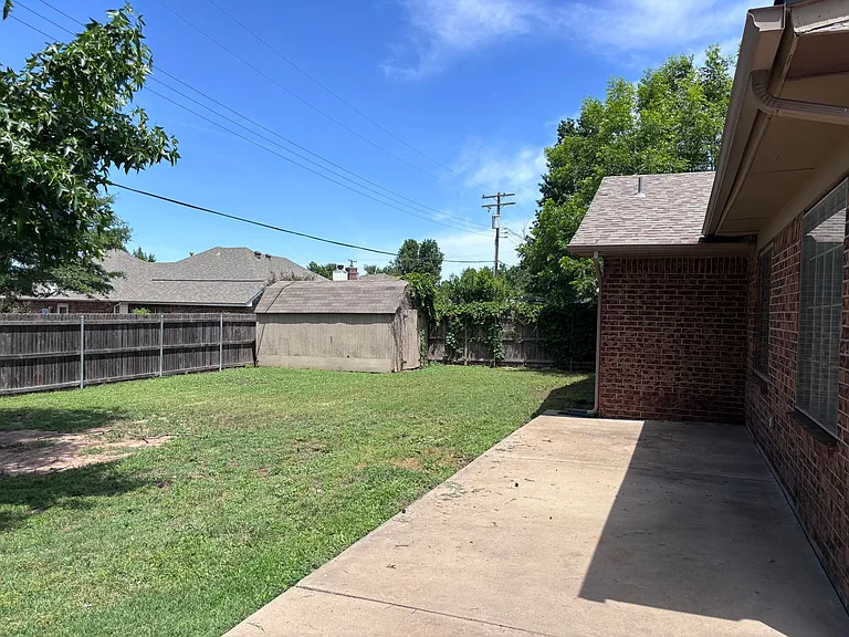 802 Amity Ln — Photo 37