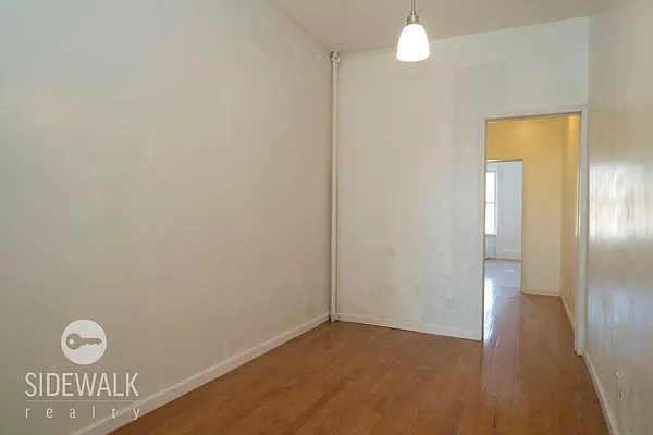 Rented by Sidewalk Realty LLC | media 8