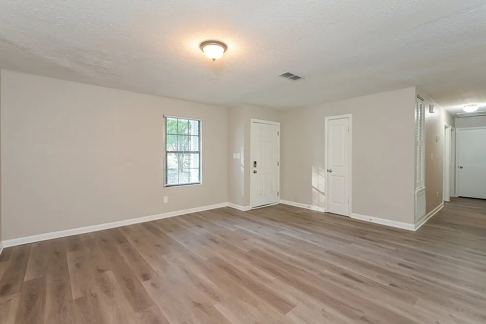 3 bed, 2.0 bath, 1208 sqft, $1,800 — Photo 3