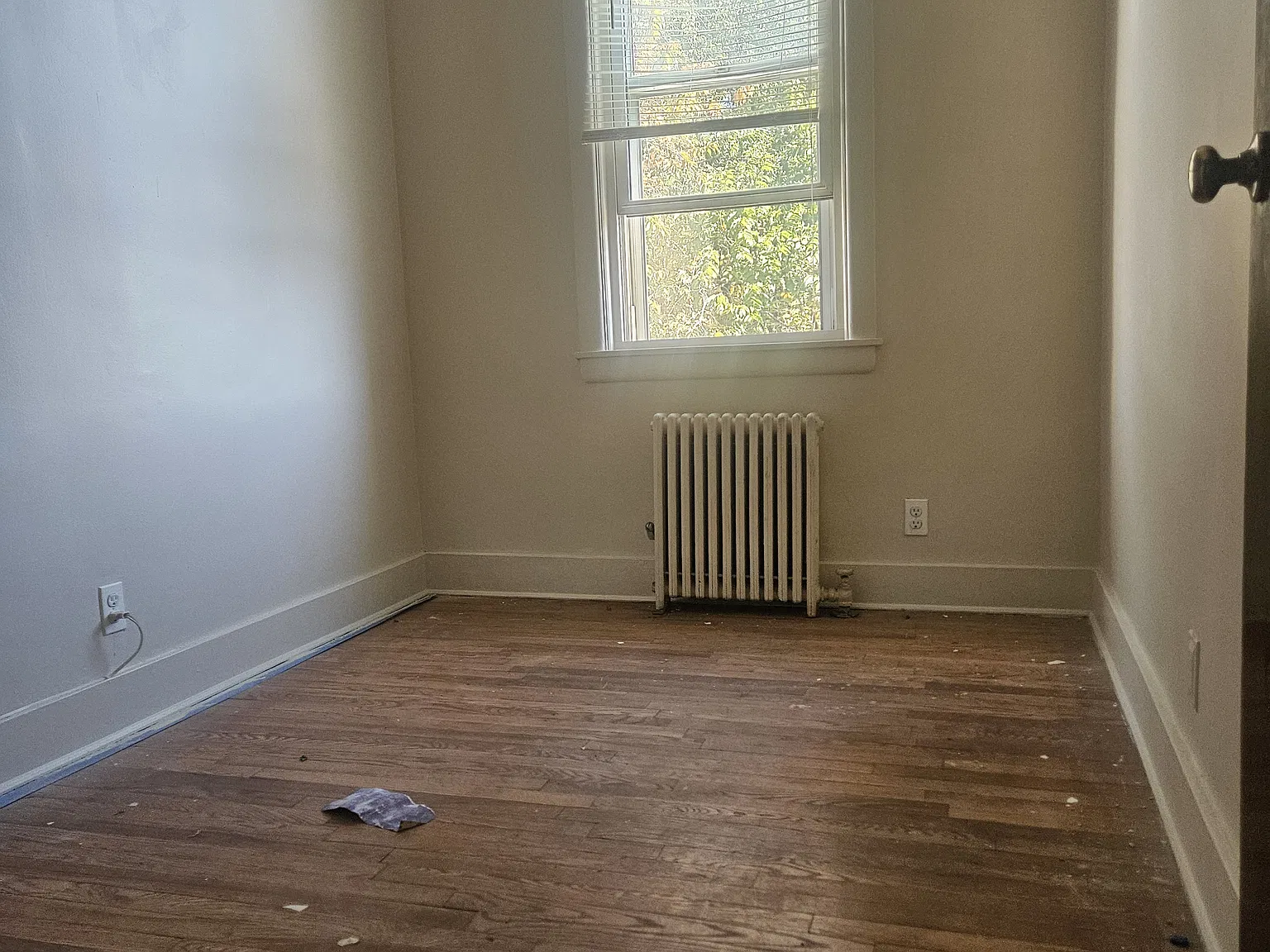 28-44 42nd Street — Photo 3