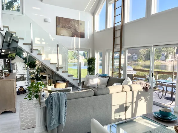 727 Treasure Island Dr, Mattawan, MI 49071