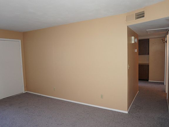 5th image of 833 W Tulane Dr