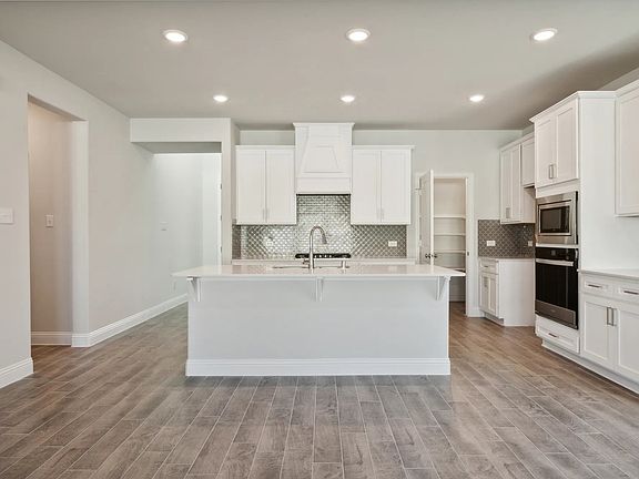 4th image of 410 Lana Dr