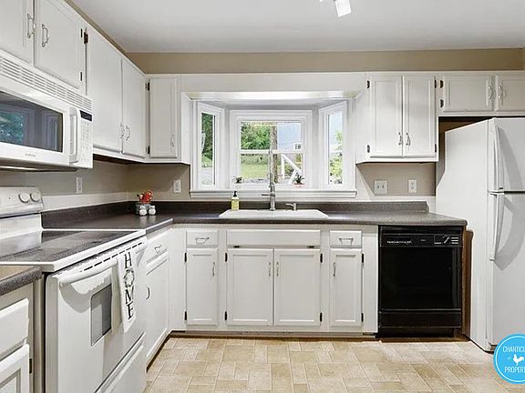 3rd image of 5738 Three Oaks Dr #1