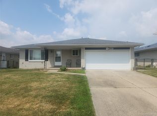 37729 Douglas Ct, Sterling Heights, MI 48310