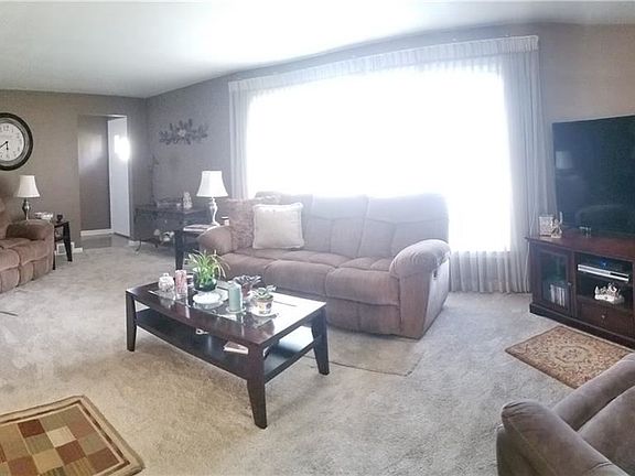 3rd image of 189 Aurora Dr
