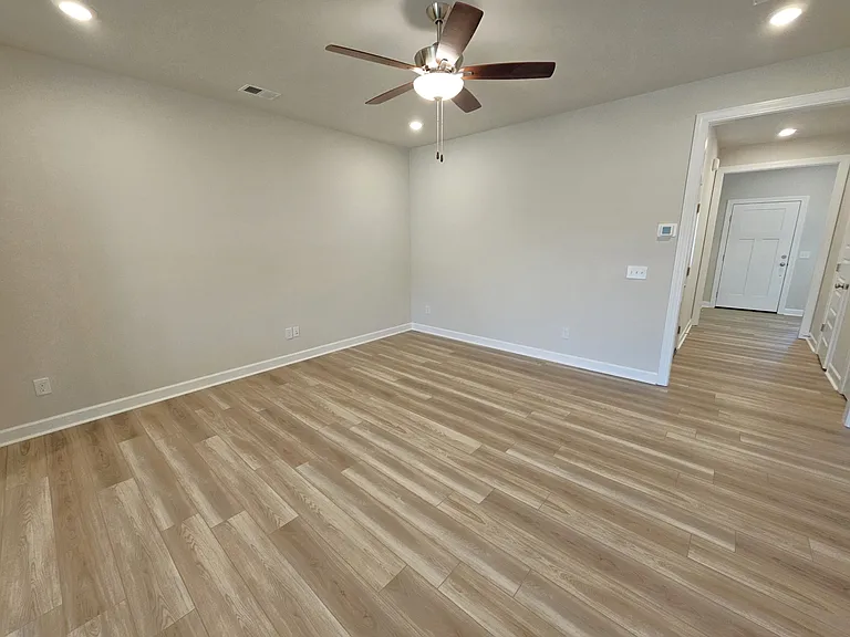 1522 Yellowwood Ct — Photo 4