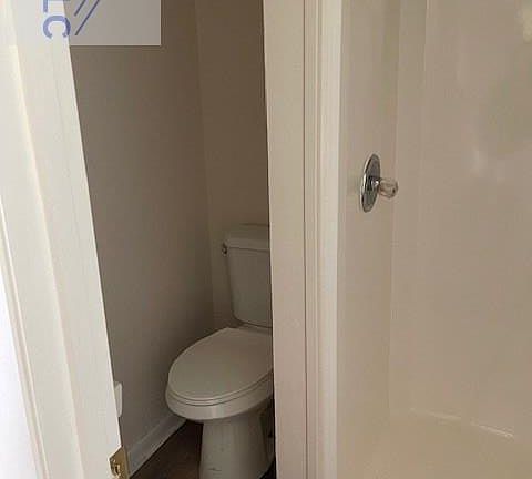 5th image of 706 E Howard St #0