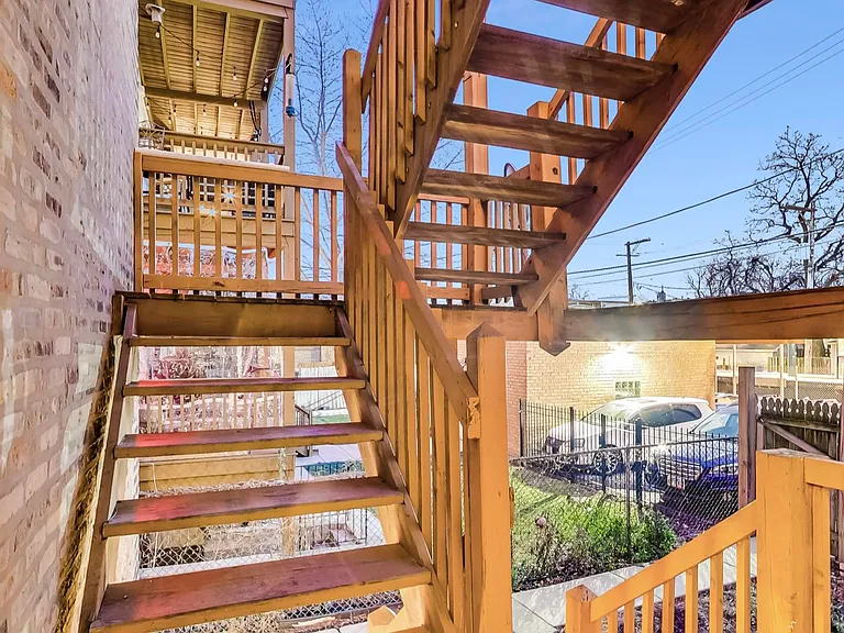 2621 W Leland Ave #1 — Photo 25