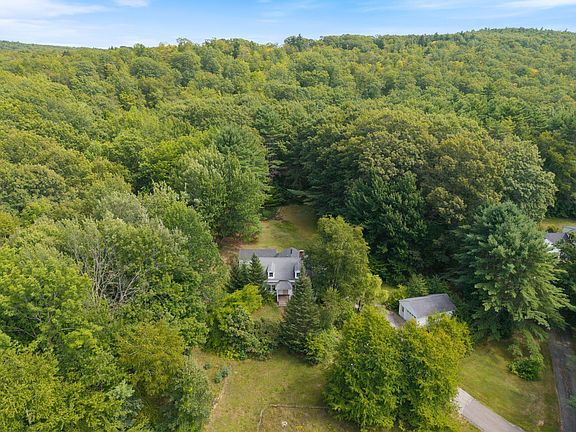 3rd image of 4 Chickadee Lane