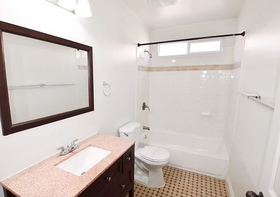 5th image of 1241 W 82nd St #1