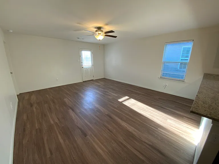 1024 Riverdale Cv — Photo 7