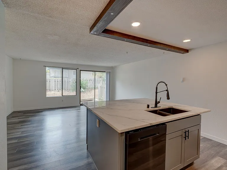 111 NW Columbia Dr #B3 — Photo 3