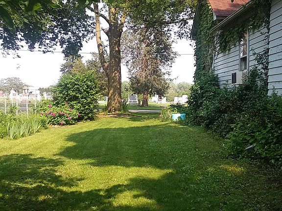 2 bedroom 1& 1/2 bath room home