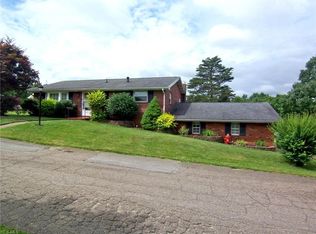 405 Meadow Ln, Parkersburg, WV 26101