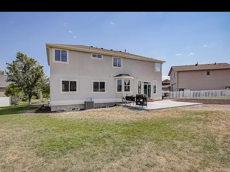 36 E Summer Pl — Photo 2