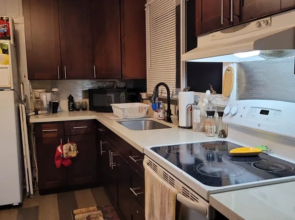 1928 Metcalf St, Honolulu, HI 96822