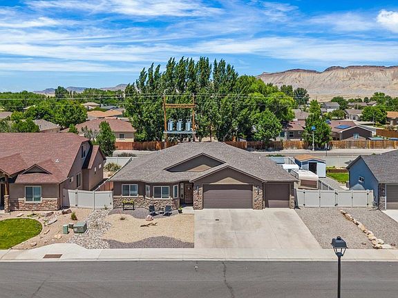 4th image of 3092 Lawson Ave