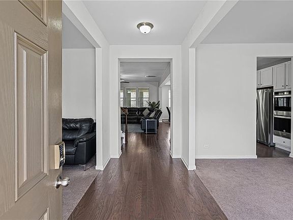 4th image of 5470 Mirror Lake Dr