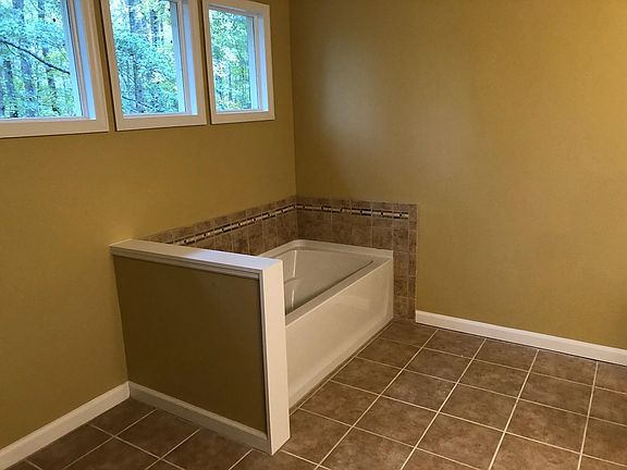 4th image of 484 Lee Road 158