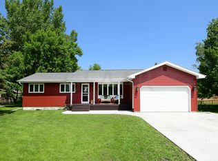 533 Crescent Dr, Thompson, ND 58278