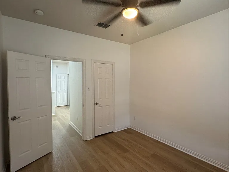 8745 Manhattan Ave — Photo 13