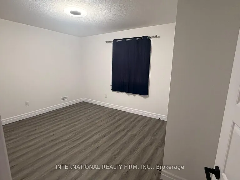 891 Darnley Blvd — Photo 14
