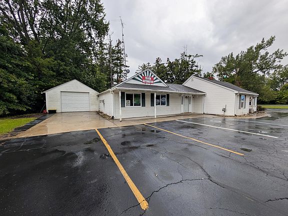 3rd image of 7051 W Vienna Rd