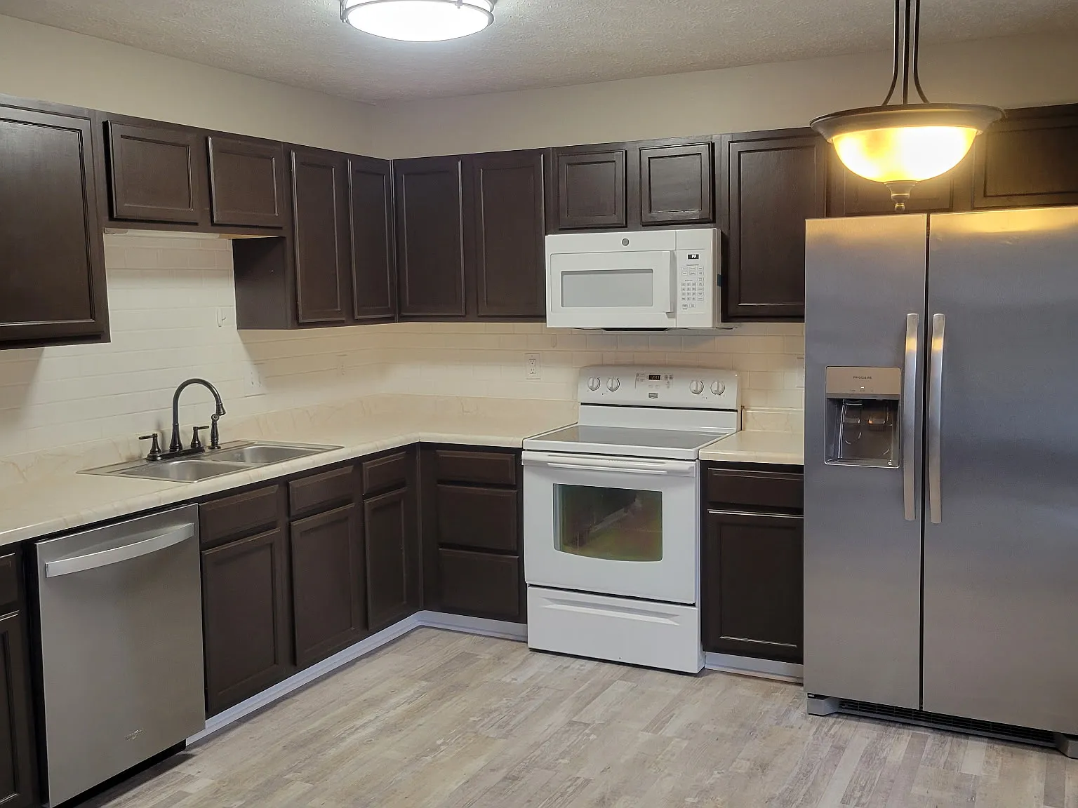3 bed, 1128 sqft, $1,750 — Photo 2