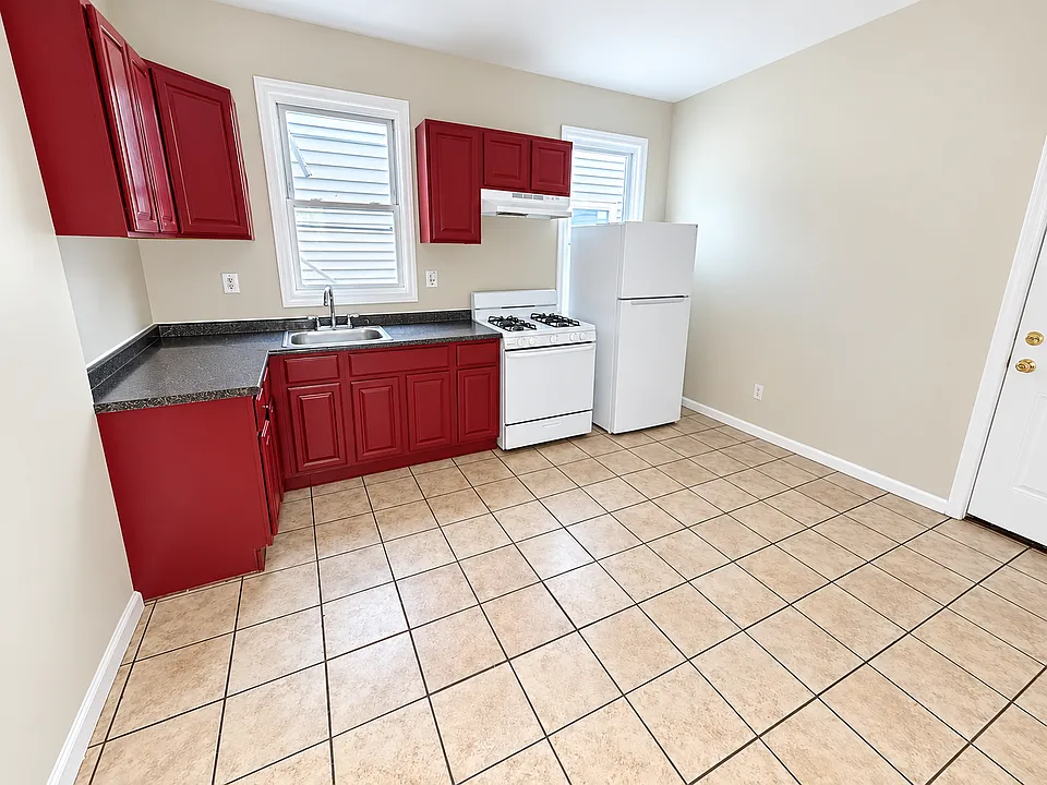 320 W Runyon St #3