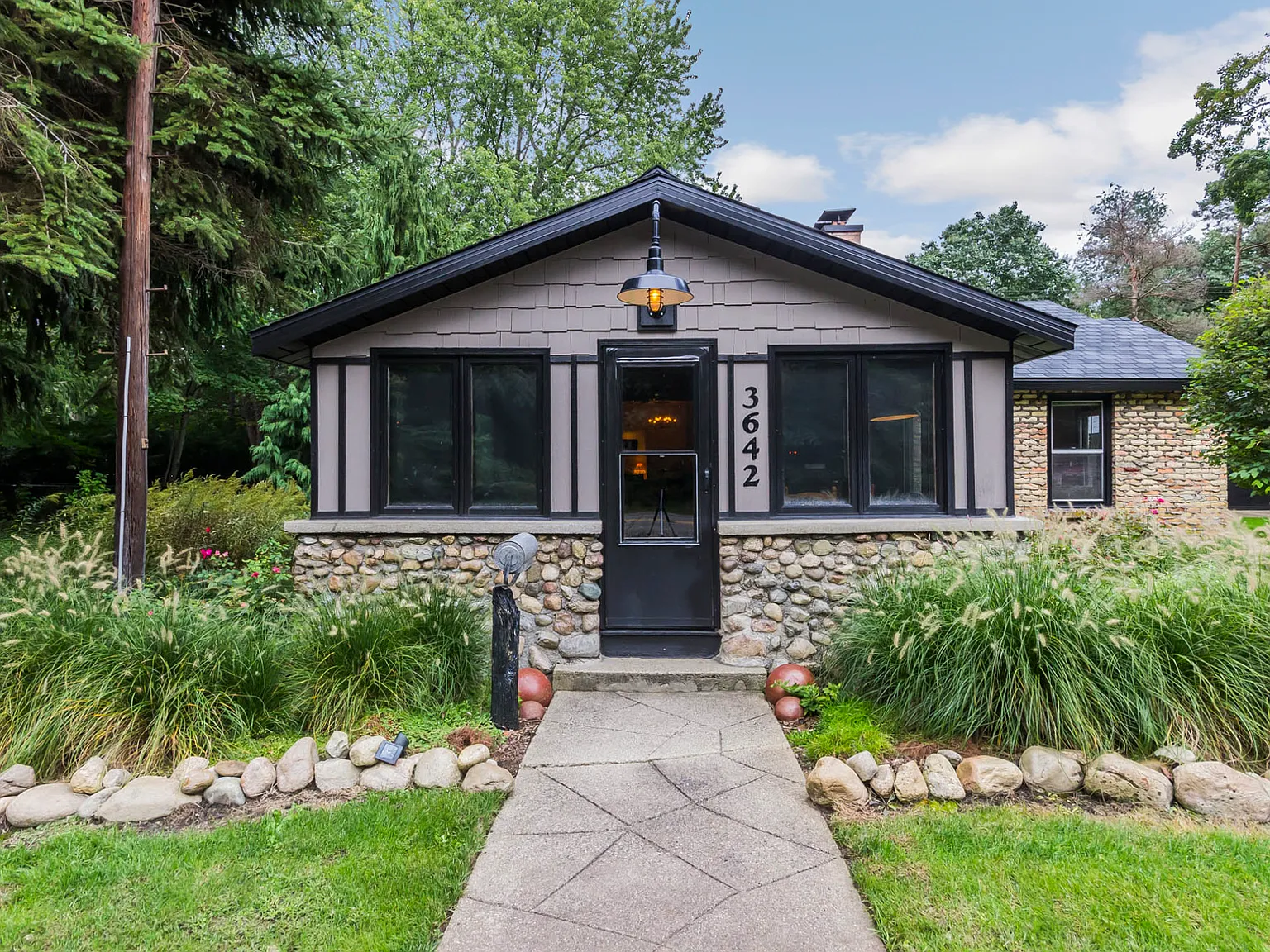 3642 N Lakeshore Dr — Photo 1