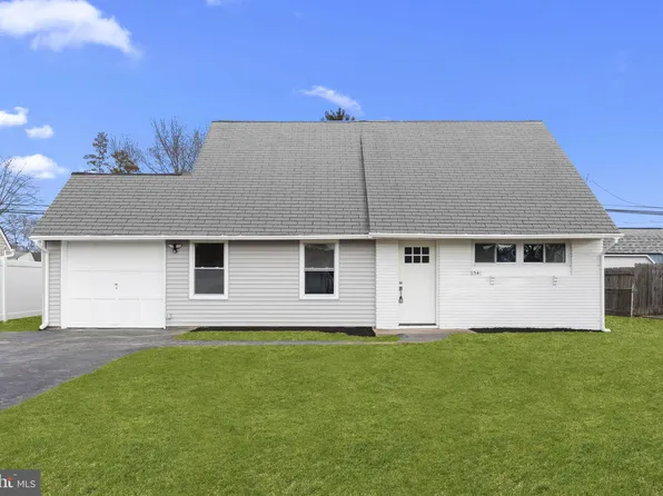 34 Kindle Ln, Levittown, PA 19055