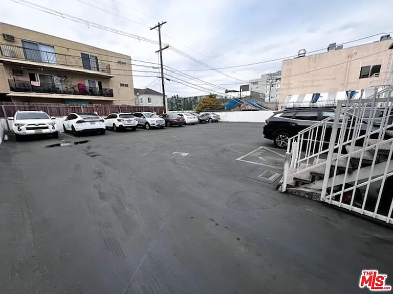 815 S Ardmore Ave #201 — Photo 15